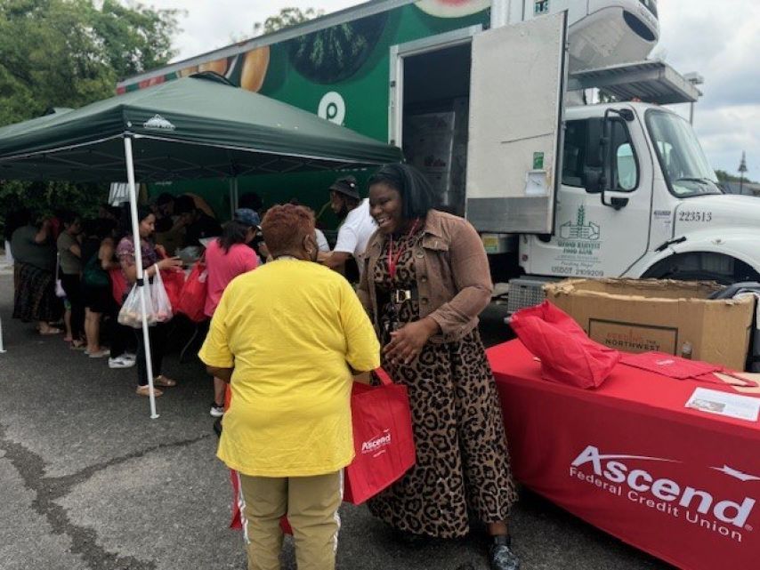 Ascend team member hands out food at Second Harvest of Middle Tennessee Mobile Market